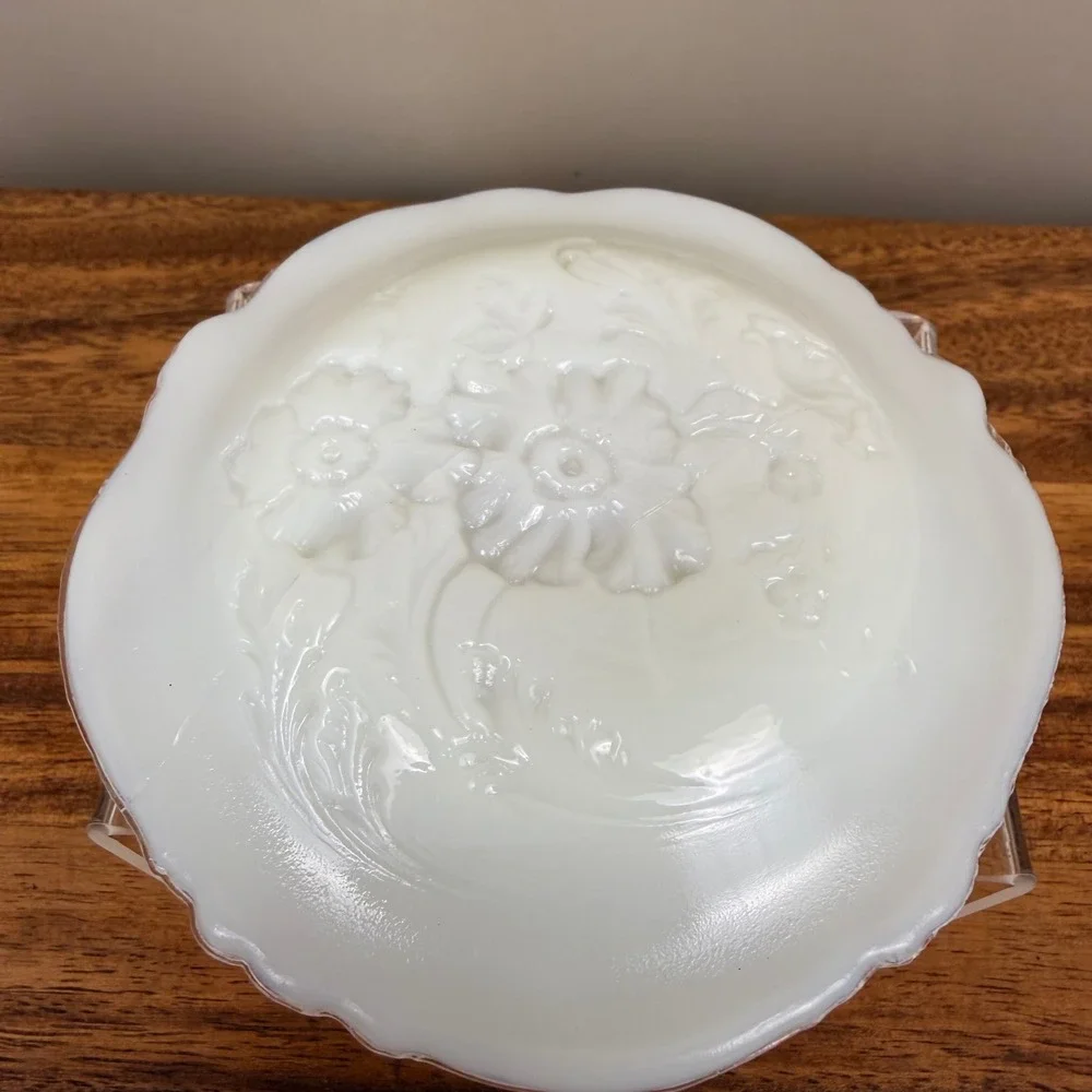 Unbranded vintage milk